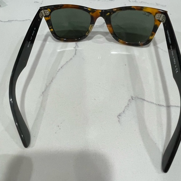 Ray Ban Wayfarer Tortoise - Picture 2 of 4